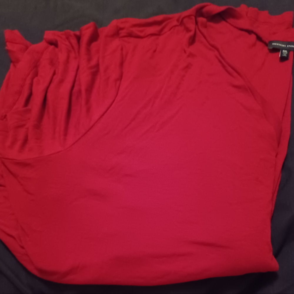 Universal standard 4X red stretchy top
